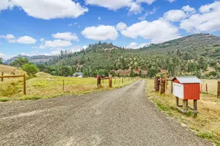 2245 Colestin Rd, Ashland, OR 97520 - Photo 37