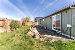2303 NE 3rd St, Redmond, OR 97756 - Photo 19