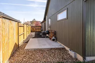 2303 NE 3rd St, Redmond, OR 97756 - Photo 21