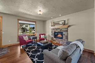 20177 Roper Ln, Bend, OR 97703 - Photo 11