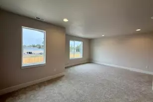 61421 SE Daybreak Ct, Bend, OR 97702 - Photo 15