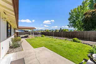2900 Lois Ln, Grants Pass, OR 97527 - Photo 35
