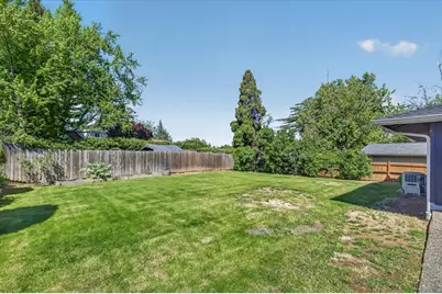 309 N Berkeley Way, Medford, OR 97504 - Photo 29