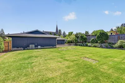 309 N Berkeley Way, Medford, OR 97504 - Photo 31