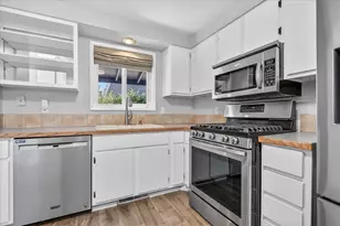 309 N Berkeley Way, Medford, OR 97504 - Photo 11