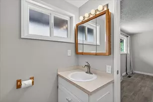 309 N Berkeley Way, Medford, OR 97504 - Photo 17