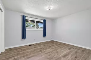 309 N Berkeley Way, Medford, OR 97504 - Photo 21