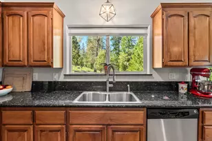 2295 W Evans Creek Rd, Rogue River, OR 97537 - Photo 11