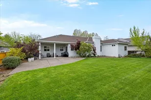 747 Eastridge Dr, Medford, OR 97504 - Photo 23