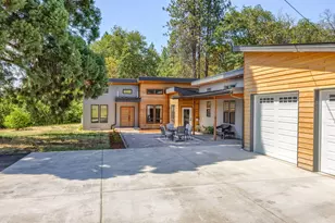 4235 Highland Ave, Grants Pass, OR 97526 - Photo 3