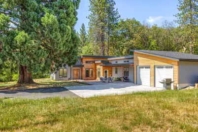 4235 Highland Avenue, Grants Pass, OR 97526 - Photo 1