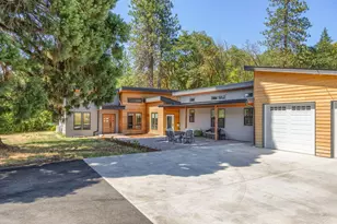 4235 Highland Ave, Grants Pass, OR 97526 - Photo 1