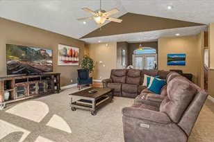 4010 SW Majestic Ave, Redmond, OR 97756 - Photo 9