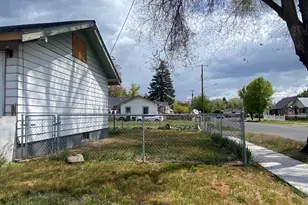 825 Martin St, Klamath Falls, OR 97601 - Photo 5