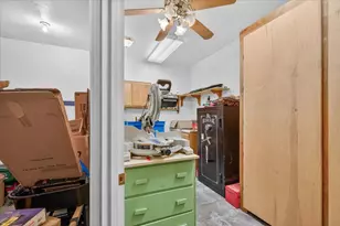 2390 Fairfield Dr, Medford, OR 97504 - Photo 23