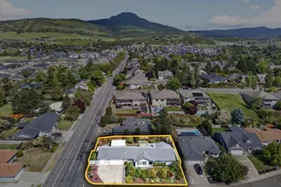 2390 Fairfield Dr, Medford, OR 97504 - Photo 29