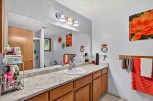 2390 Fairfield Dr, Medford, OR 97504 - Photo 15