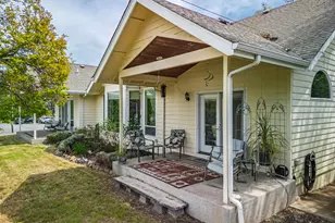 304 Wards Creek Rd, Rogue River, OR 97537 - Photo 11