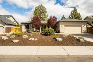 800 SE Shadowood Dr, Bend, OR 97702 - Photo 1