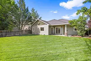 1054 Pumpkin Ridge Dr, Eagle Point, OR 97524 - Photo 33