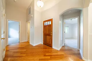 923 Village Cir, Medford, OR 97504 - Photo 5