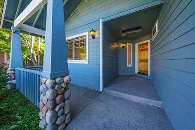923 Village Circle, Medford, OR 97504 - Photo 3