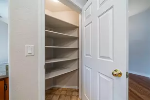 923 Village Cir, Medford, OR 97504 - Photo 7