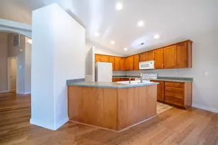 923 Village Cir, Medford, OR 97504 - Photo 11