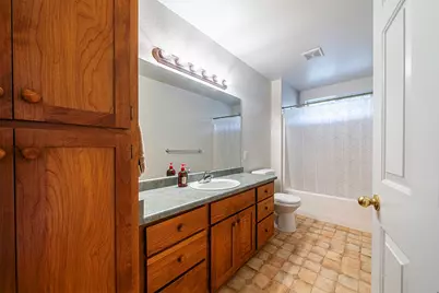 923 Village Circle, Medford, OR 97504 - Photo 17