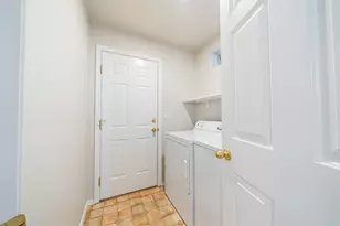 923 Village Cir, Medford, OR 97504 - Photo 15