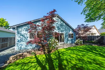 923 Village Circle, Medford, OR 97504 - Photo 23