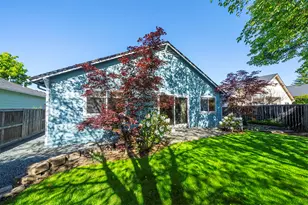923 Village Cir, Medford, OR 97504 - Photo 23