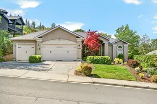 1284 Poppy Ridge Dr, Eagle Point, OR 97524 - Photo 3