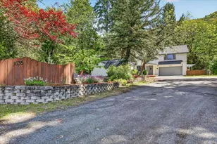 1635 NE Beacon Dr, Grants Pass, OR 97526 - Photo 5