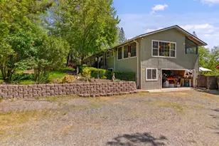151 Hornet Ln, Grants Pass, OR 97527 - Photo 3