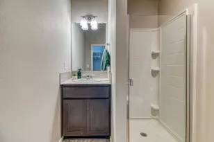 61593 SE Lorenzo Dr, Bend, OR 97702 - Photo 5