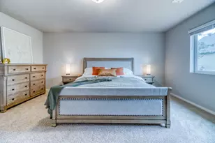 61593 SE Lorenzo Dr, Bend, OR 97702 - Photo 15