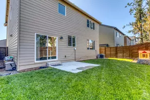 61593 SE Lorenzo Dr, Bend, OR 97702 - Photo 19