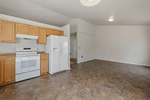 2213 NW Ivy Ave, Redmond, OR 97756 - Photo 9