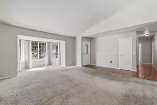 2213 NW Ivy Ave, Redmond, OR 97756 - Photo 3