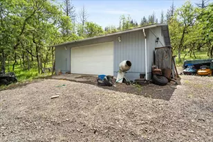 37 Firehouse Ln, Shady Cove, OR 97539 - Photo 25