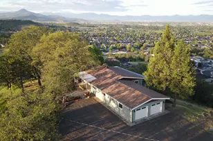 1015 Palima Dr, Eagle Point, OR 97524 - Photo 1
