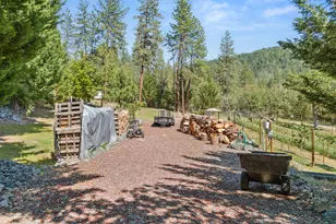 727 Earhart Rd, Rogue River, OR 97537 - Photo 21