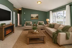 2207 SW 22nd St, Redmond, OR 97756 - Photo 3