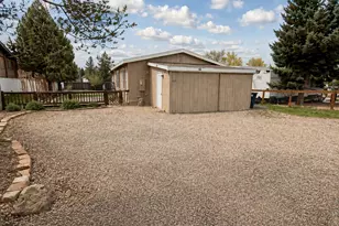 2207 SW 22nd St, Redmond, OR 97756 - Photo 39