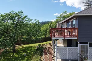 381 Pinetop Terrace, Shady Cove, OR 97539 - Photo 37