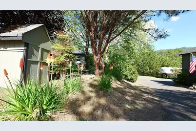 381 Pinetop Terrace, Shady Cove, OR 97539 - Photo 53