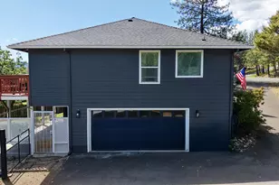381 Pinetop Terrace, Shady Cove, OR 97539 - Photo 57