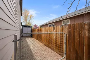 2910 NE Jackdaw Dr, Bend, OR 97701 - Photo 37