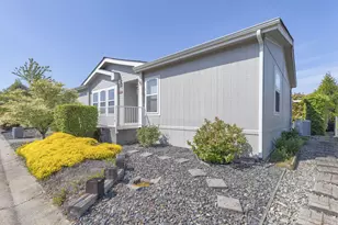 110 Red Oak Ln, Grants Pass, OR 97527 - Photo 3